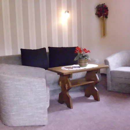Appartement Flat In With Communal Garden *